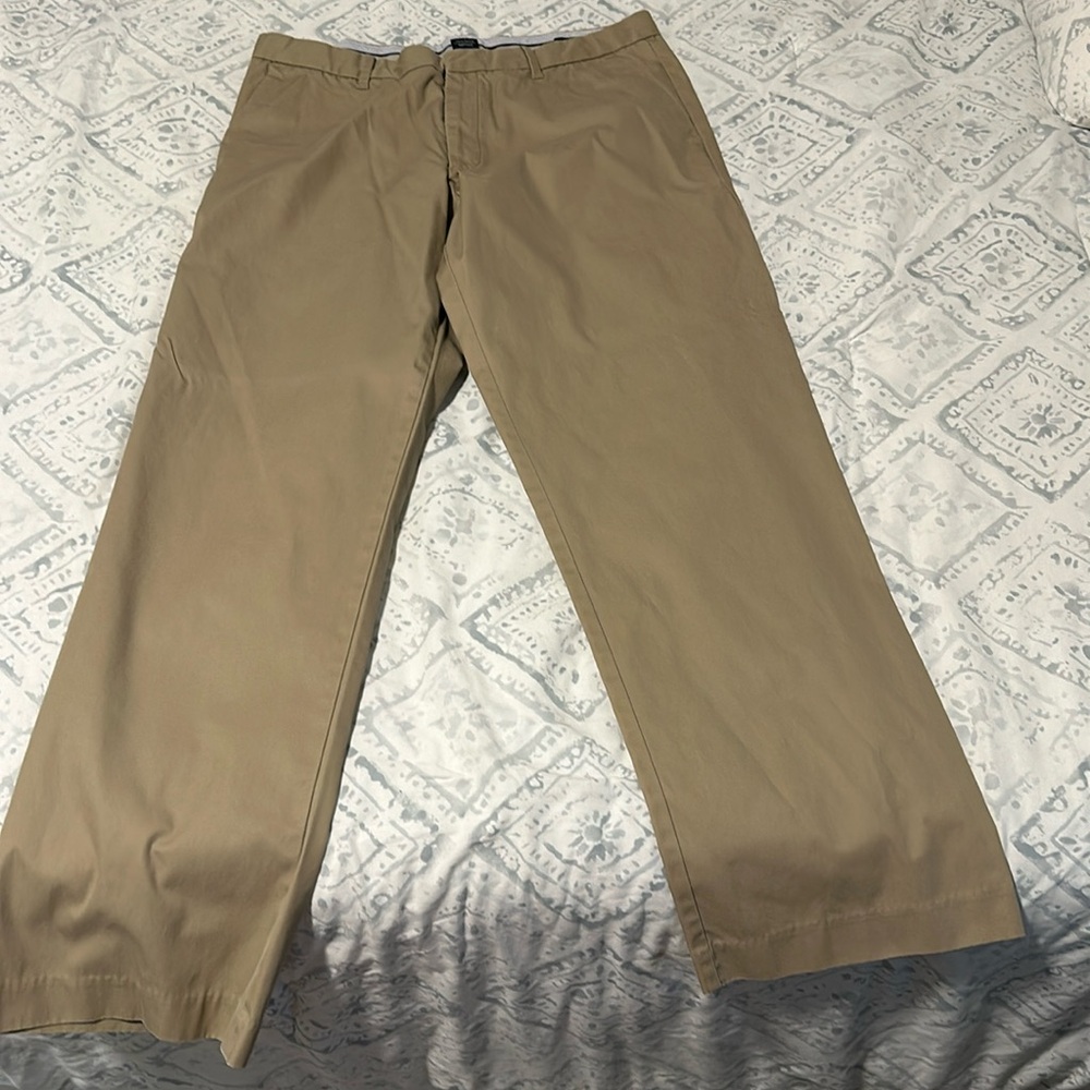 Men’s Gap Khakis